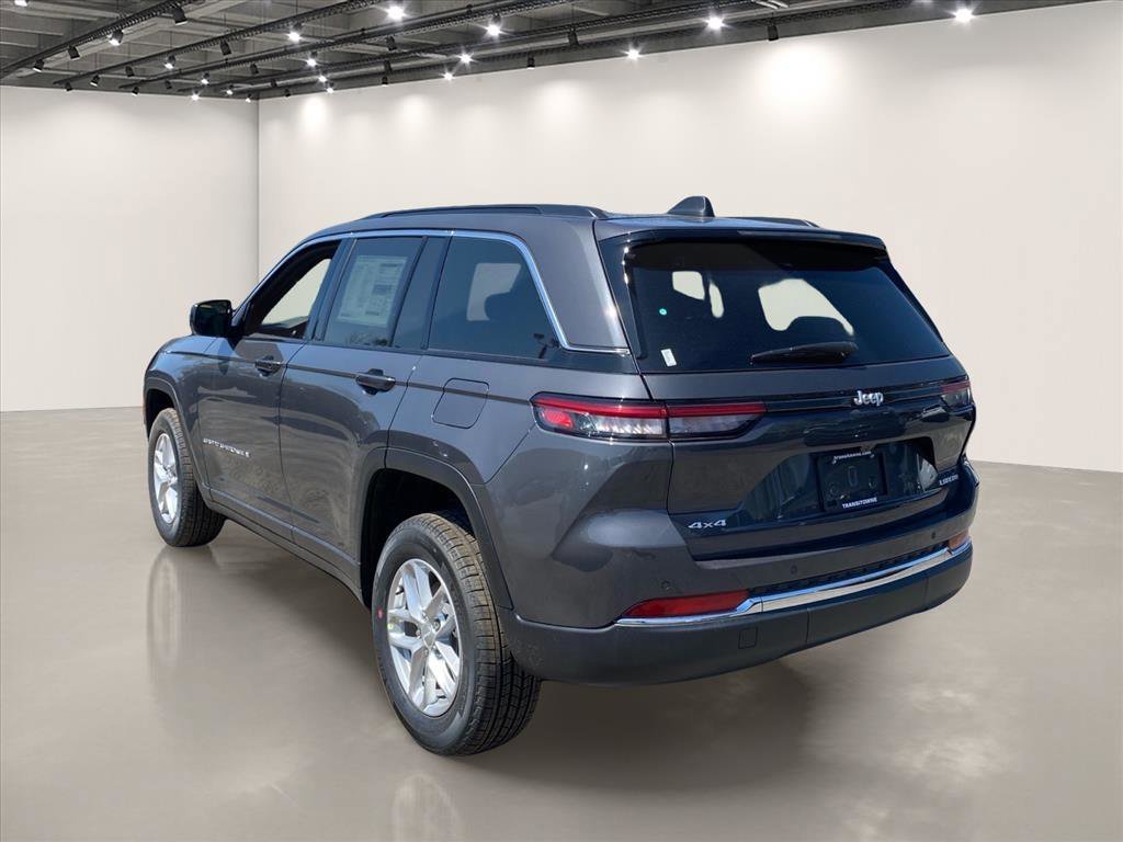 New 2026 Baltic Gray Metallic Clear-Coat Exterior Paint Jeep Laredo X image 4