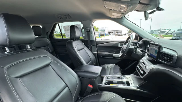 Used 2024 Blue Ford XLT image 19