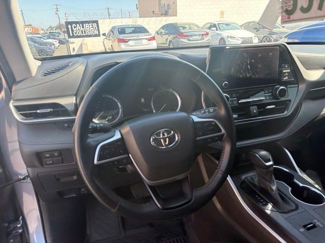 Used 2023 Moon Dust Toyota LE image 17