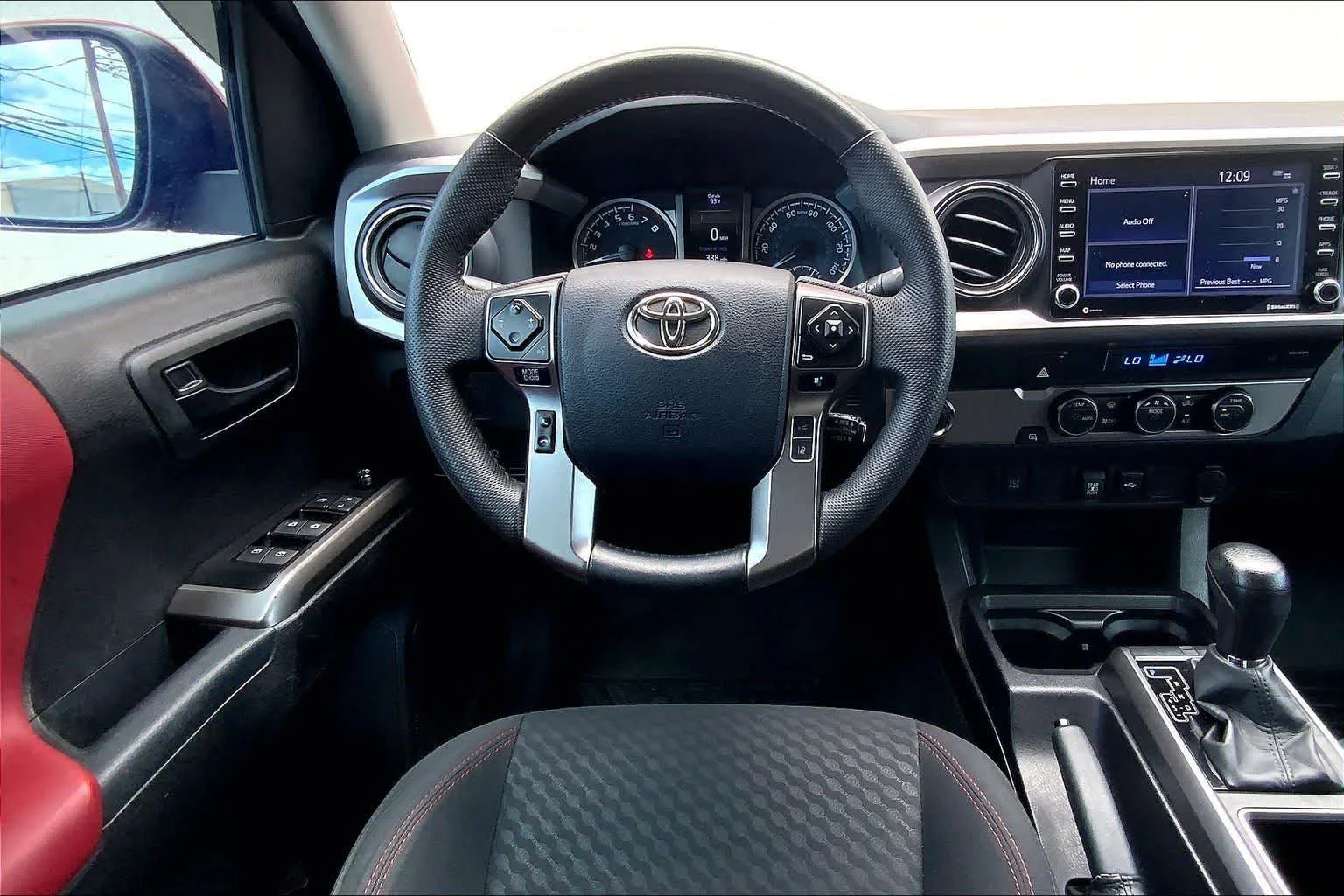 Used 2023  Toyota SR5 image 14