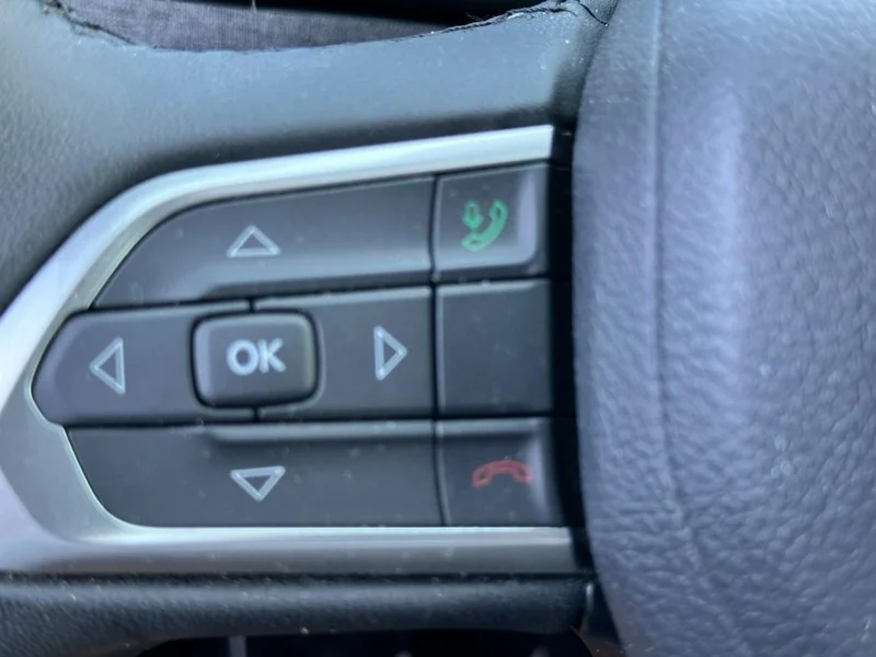 Used 2024 Diamond Black Crystal Pearlcoat Jeep Latitude 4x4 image 18