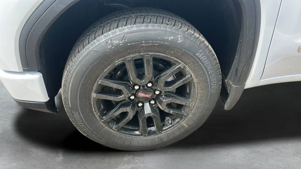 New 2026 Summit White GMC Elevation image 19