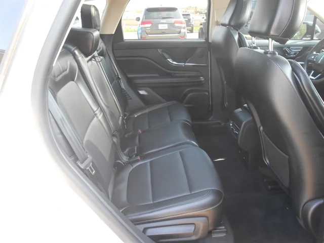 Used 2023 White LINCOLN  image 8