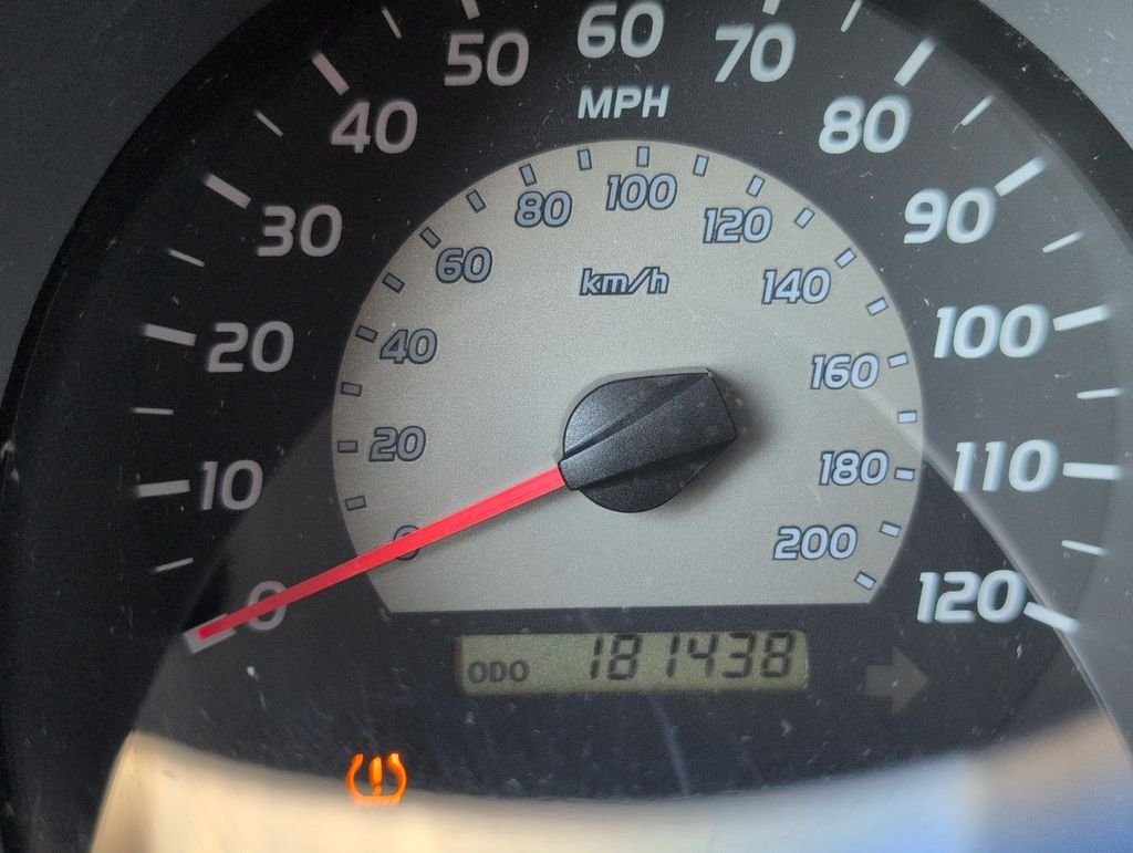 Used 2009 Silver Toyota Base image 15