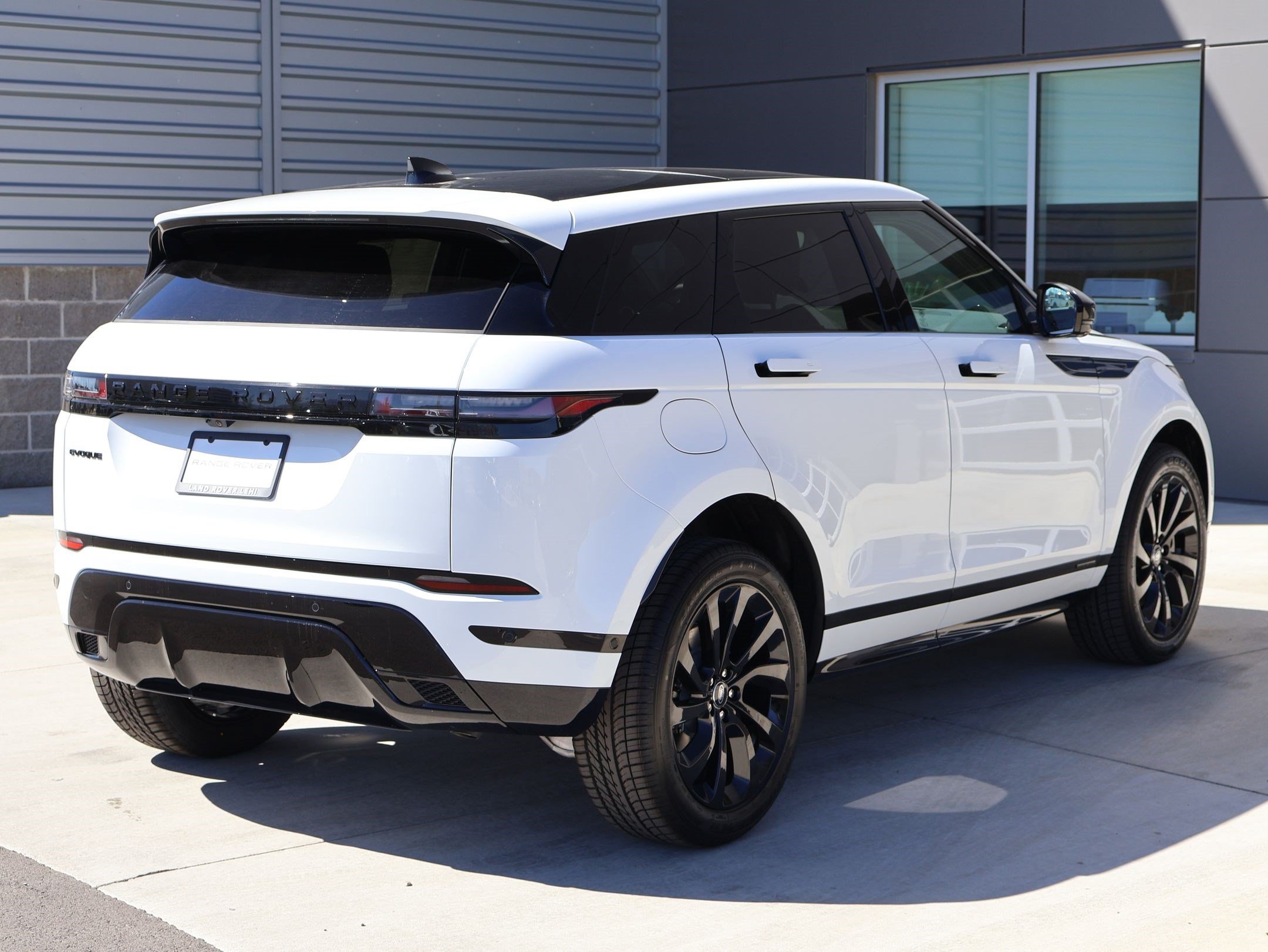 New 2026 Fuji White LAND ROVER Hoxton Edition image 5