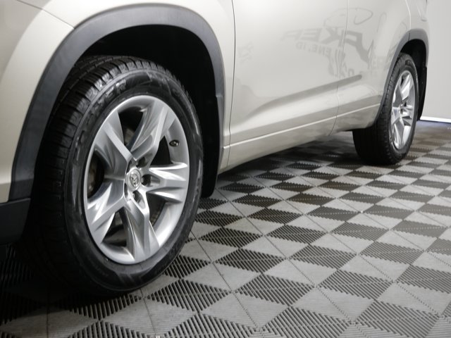 Used 2015 Creme Brulee Mica Toyota Limited image 2