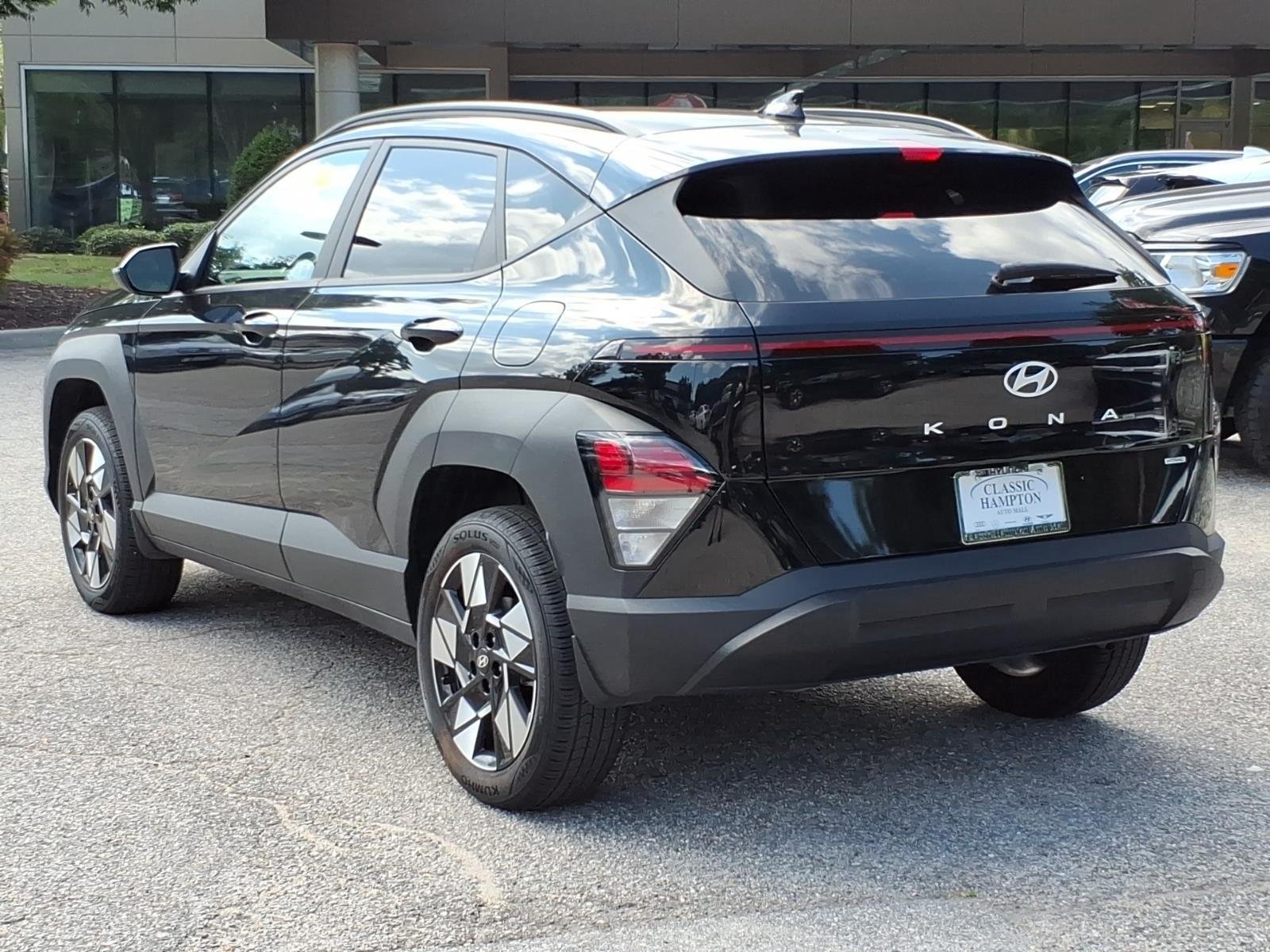 Used 2025 Abyss Black Pearl Hyundai SEL image 10