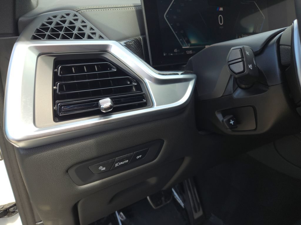 Used 2025 Alpine White BMW xDrive40i image 8