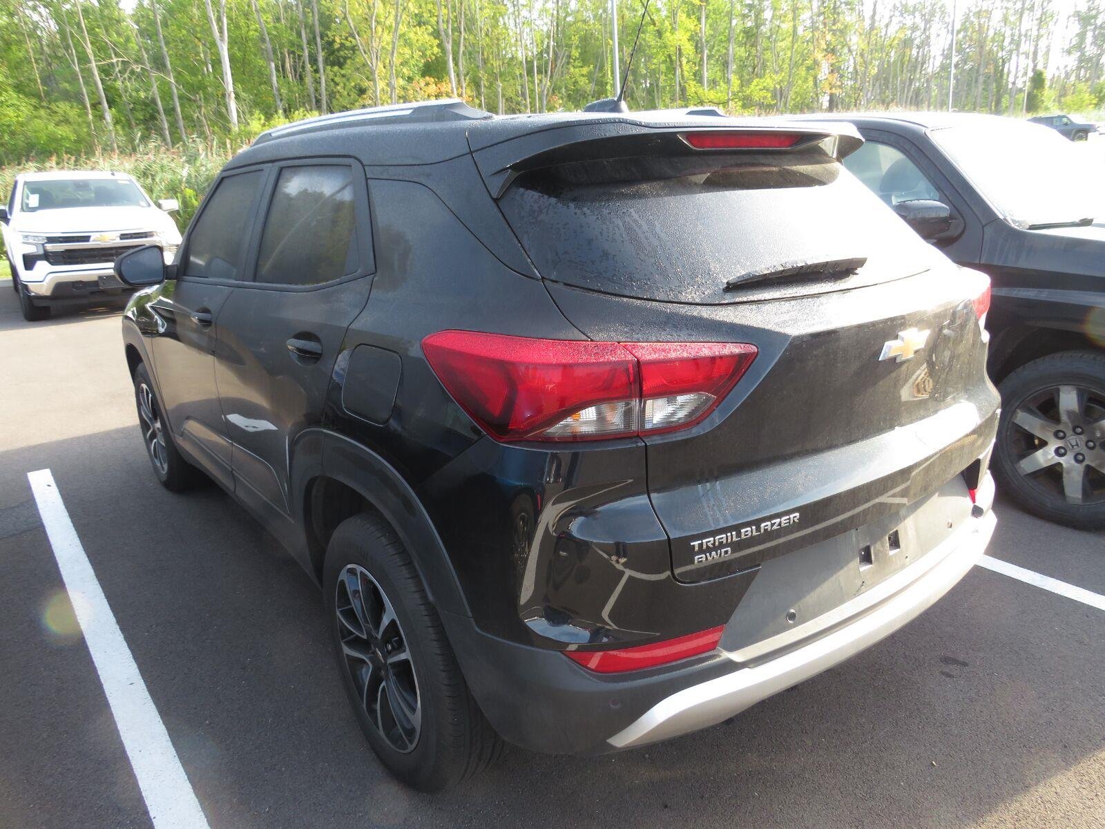 Used 2026 Mosaic Black Metallic Chevrolet LT image 11