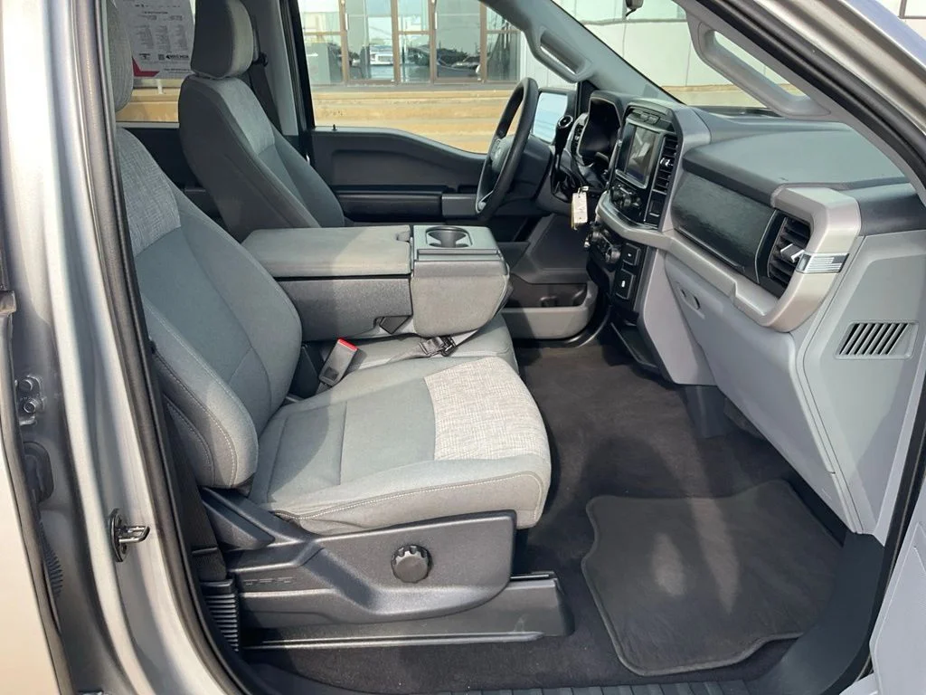 Used 2023 Silver Ford XLT image 31