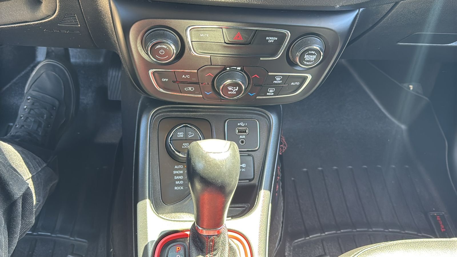 Used 2020 Black Jeep Trailhawk image 31