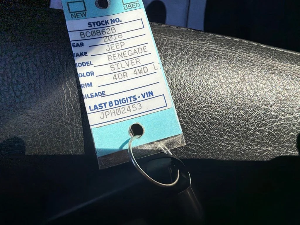 Used 2018 Silver Jeep Limited image 34