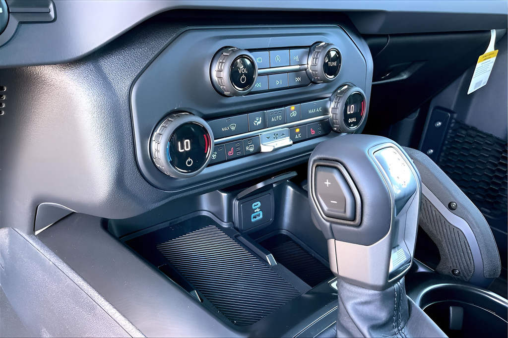 New 2025 Shadow Black Ford Badlands image 14