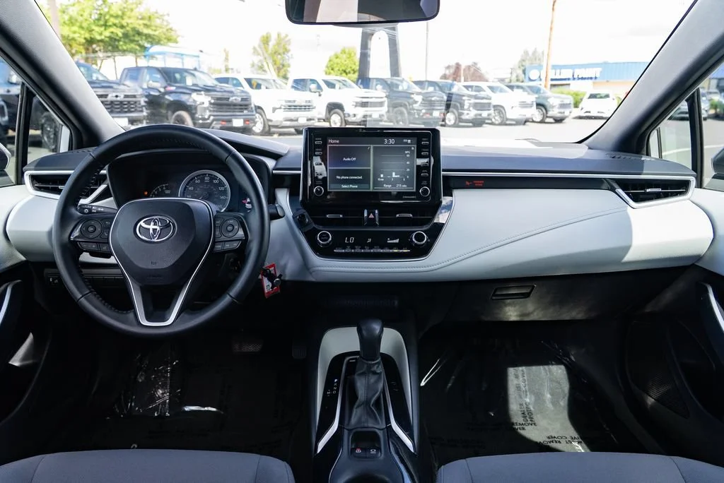 Used 2021  Toyota SE image 10