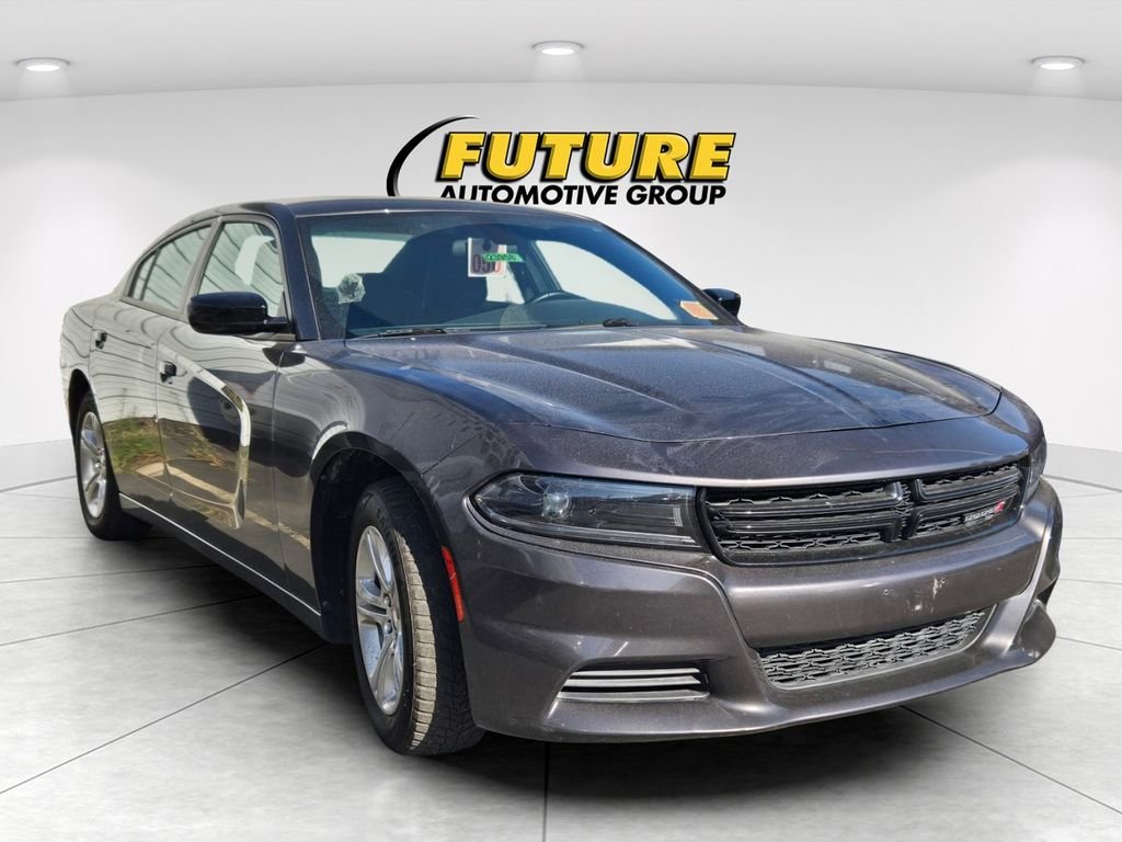 Used 2023 Gray Dodge SXT image 1