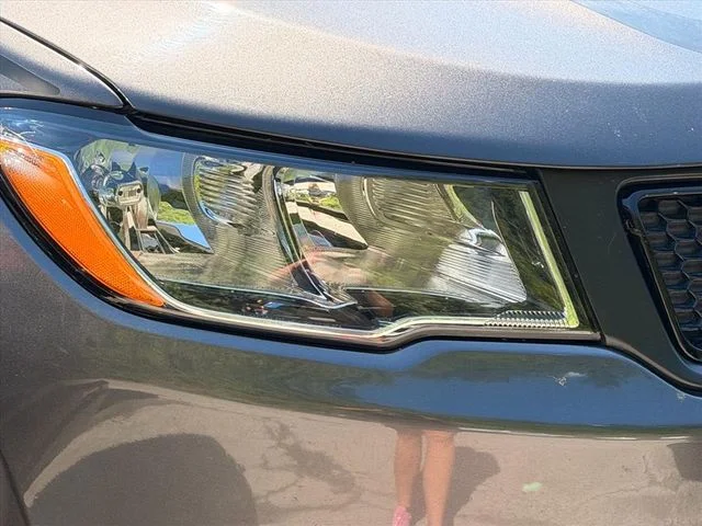 Used 2019 Crystal Metallic Jeep Latitude image 10