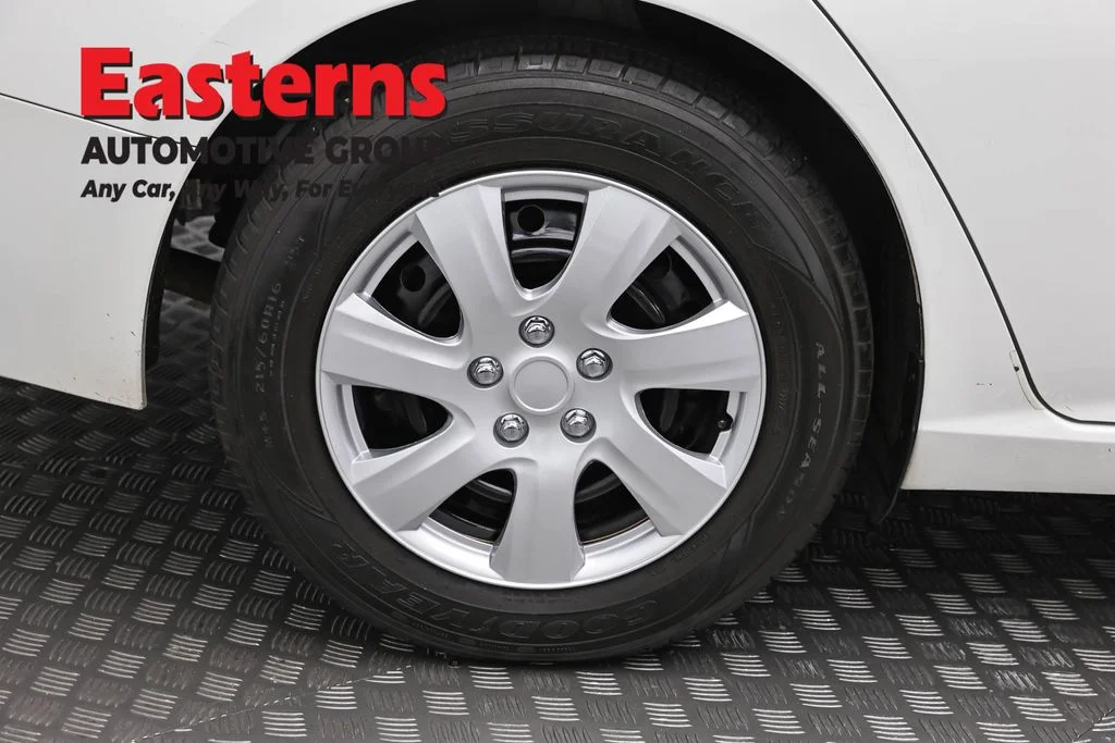 Used 2024 White Nissan 2.5 S image 29