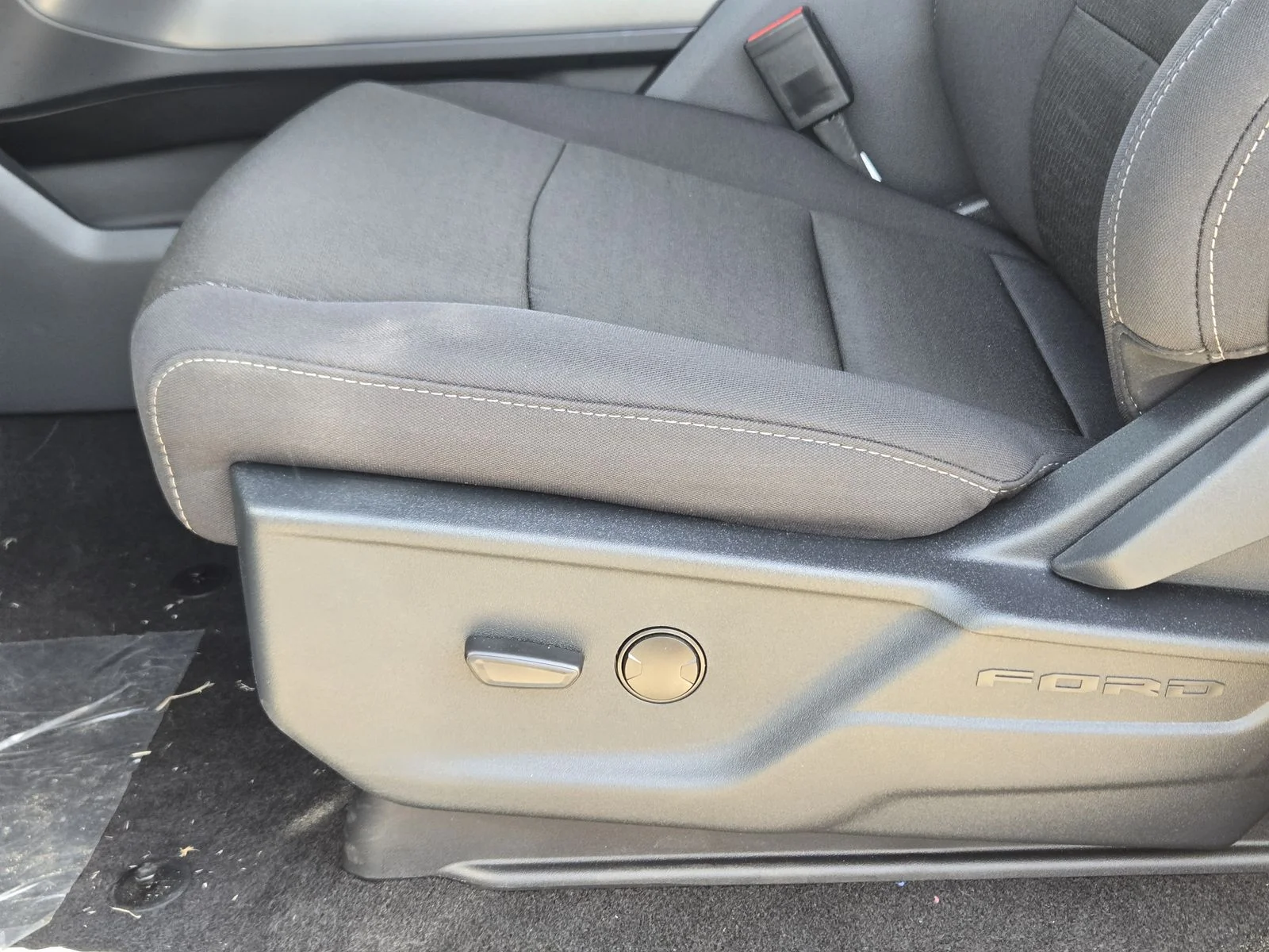 New 2026 Carbonized Gray Metallic Ford XLT image 16