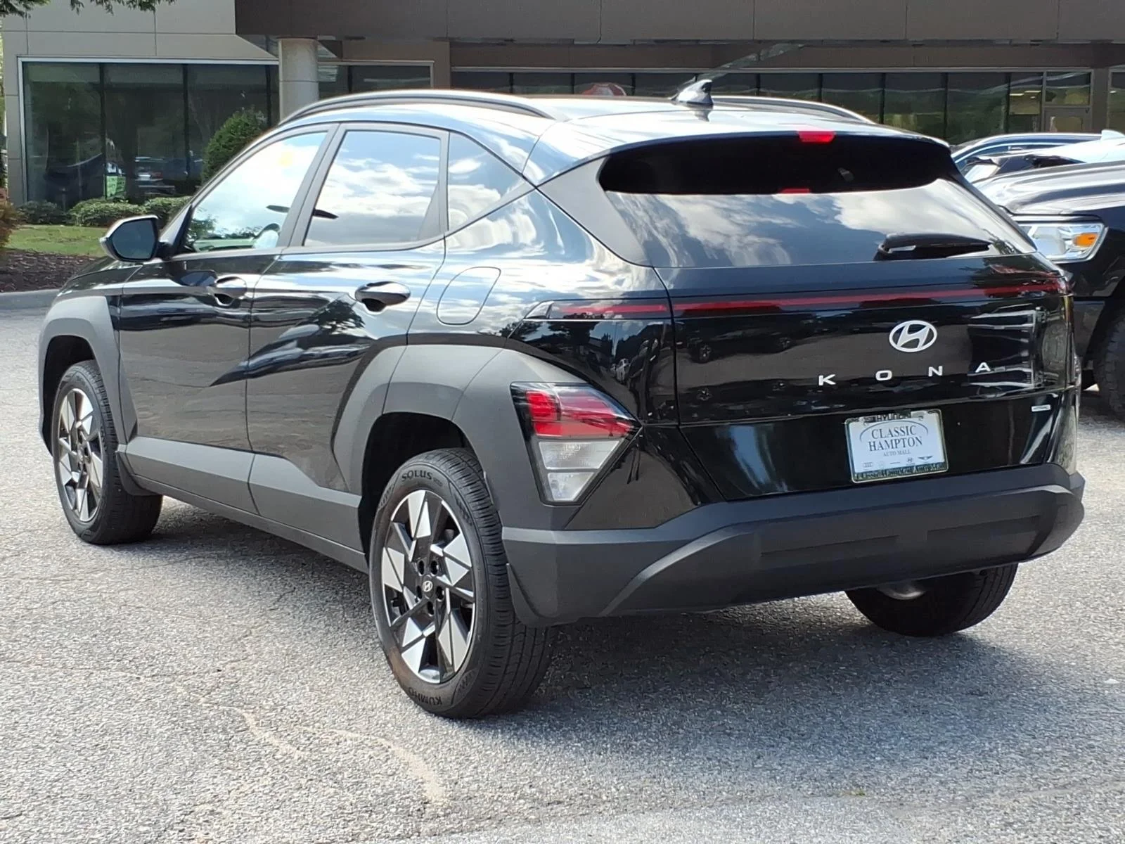 Used 2025 Abyss Black Pearl Hyundai SEL image 10