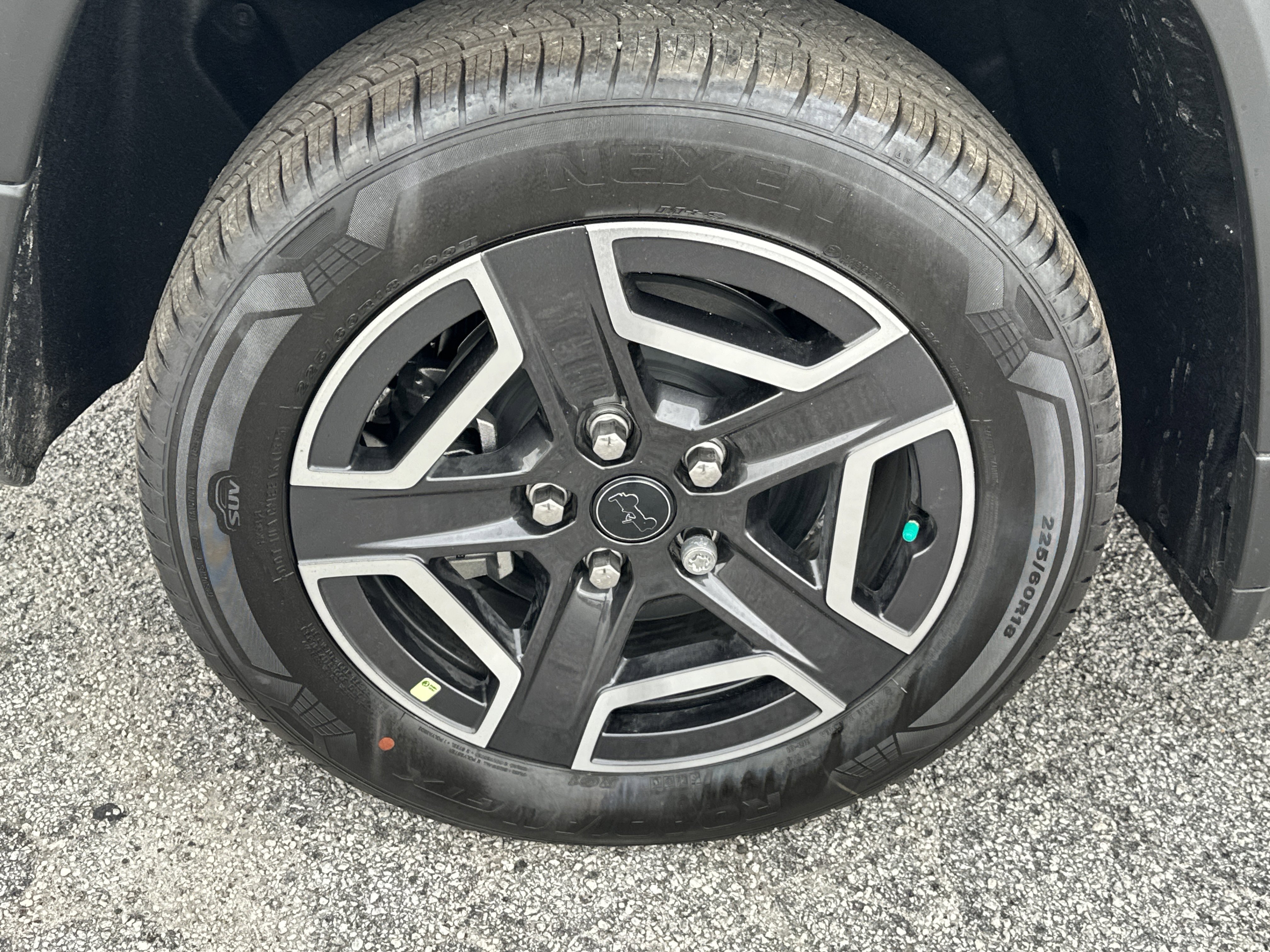New 2026 Diamond Black Crystal Pearl-Coat Exterior Paint Jeep Limited image 18