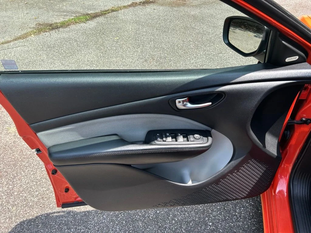 Used 2015 Orange Dodge SXT image 14