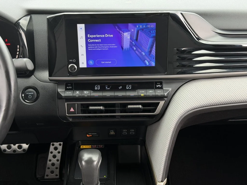 Used 2025  Toyota SE image 18