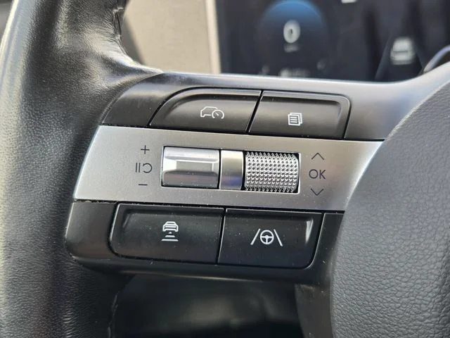 Used 2025 Gray Hyundai SEL Convenience image 24