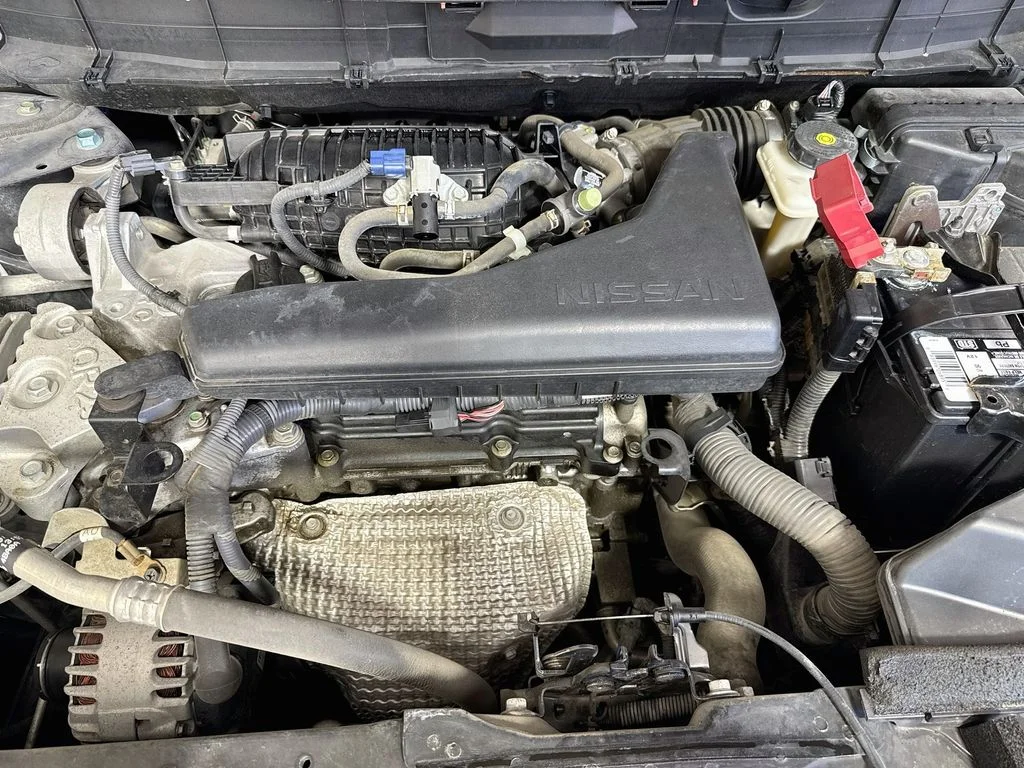 Used 2018 Blue Nissan S image 37
