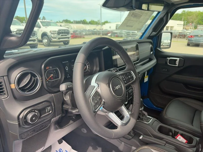 New 2026 Hydro Blue Pearl-Coat Exterior Paint Jeep Sahara image 17