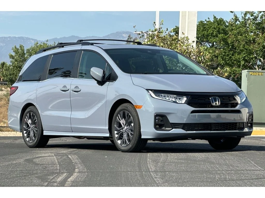 New 2026 Sonic Gray Pearl Honda Touring image 2