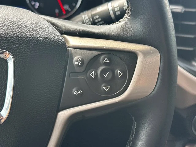 Used 2023 White GMC Denali image 23