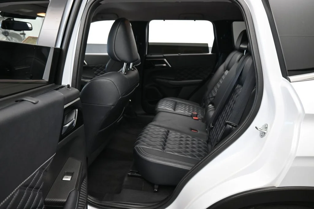 Used 2024 White Mitsubishi SEL image 29