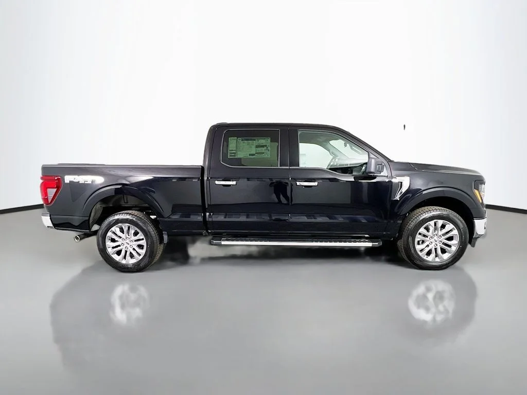 New 2026 Agate Black Metallic Ford XLT image 18