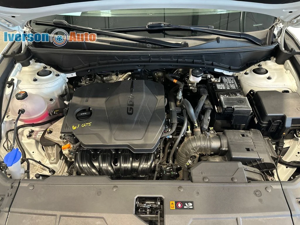 Used 2024 White Hyundai SEL image 16