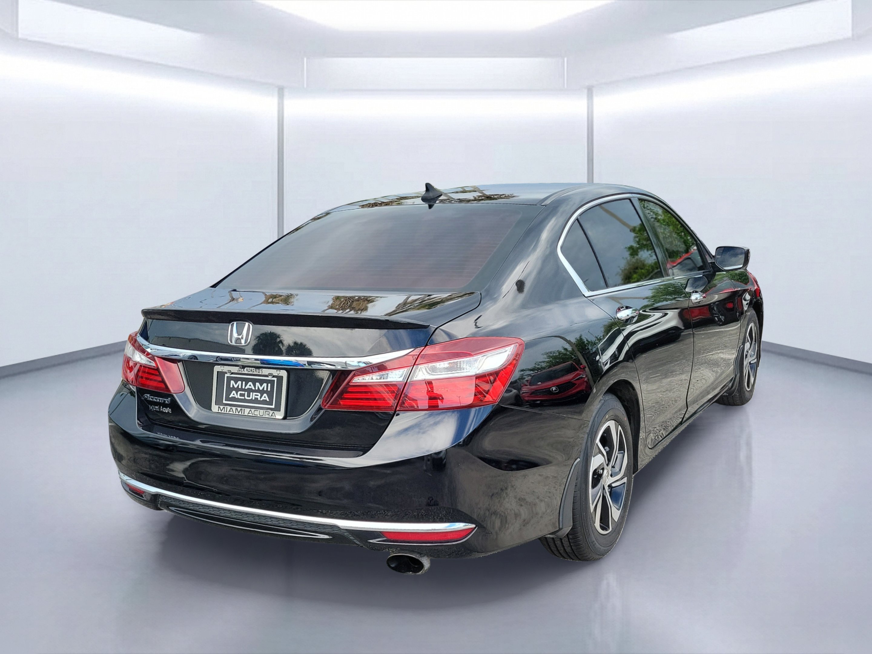 Used 2016 Black Honda LX image 4