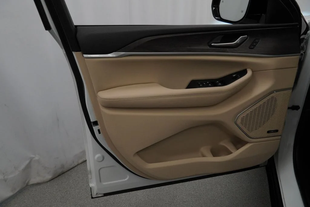 Used 2022 White Jeep 4xe image 43