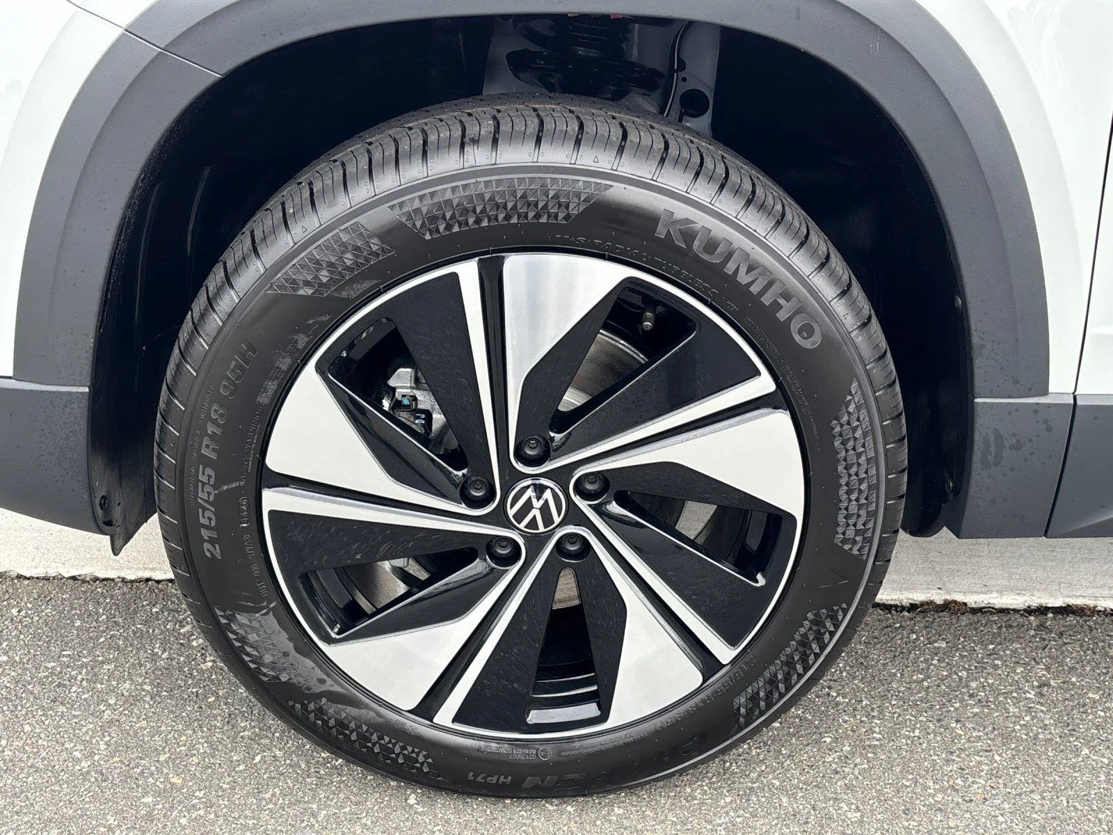 New 2026 Pure White Volkswagen SE image 10
