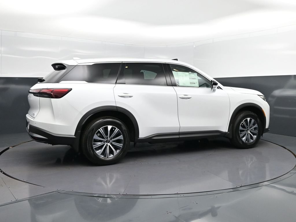 Certified Used 2026 White INFINITI PURE image 8
