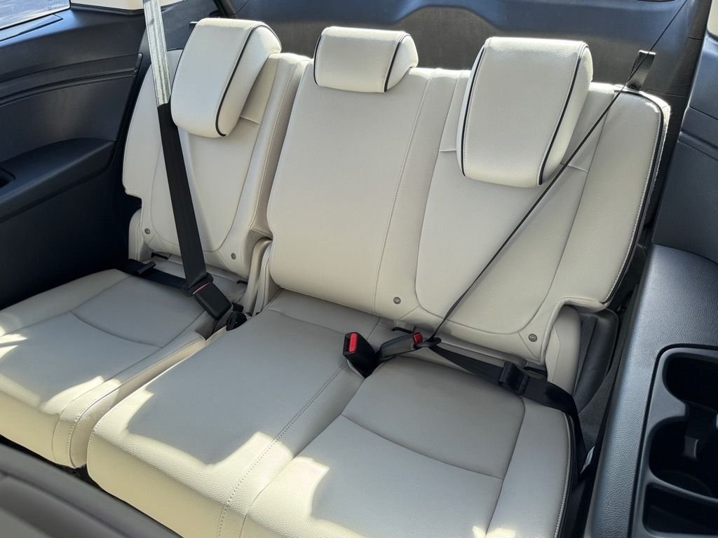 New 2026 Solar Silver Metallic Honda Touring image 6