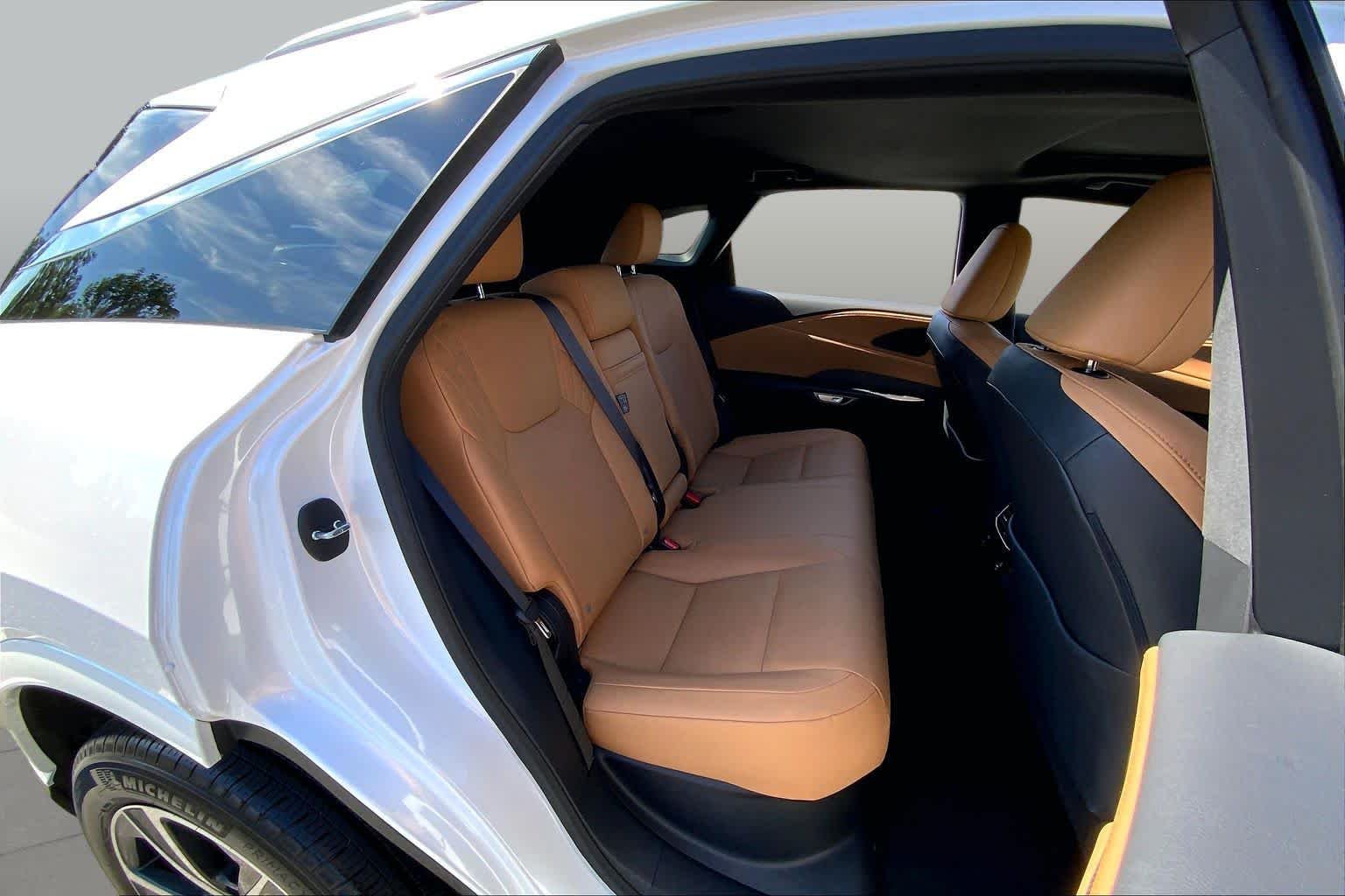 Used 2024 Eminent White Pearl Lexus Premium image 19