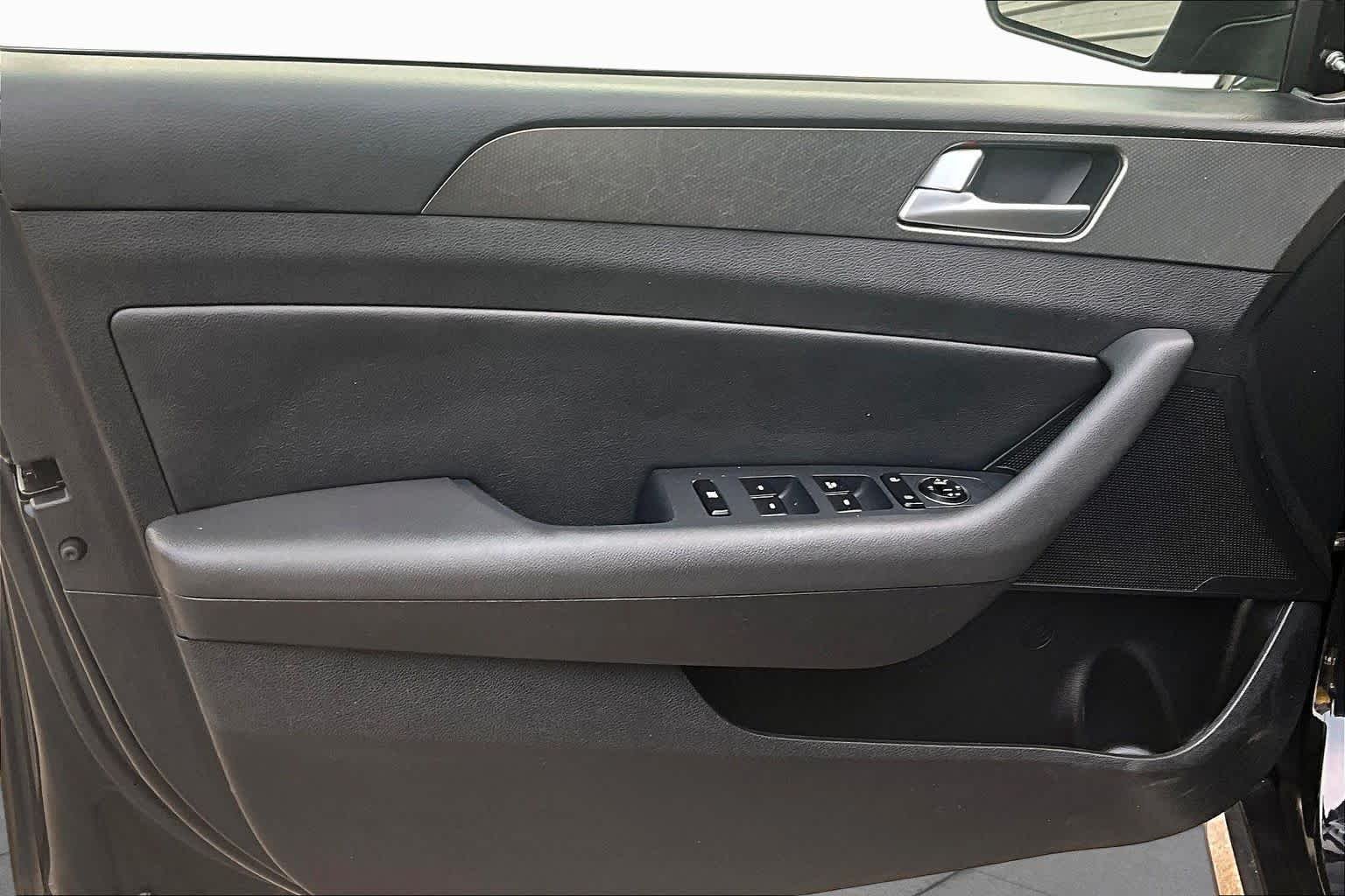 Used 2017 Phantom Black Hyundai Sport image 20