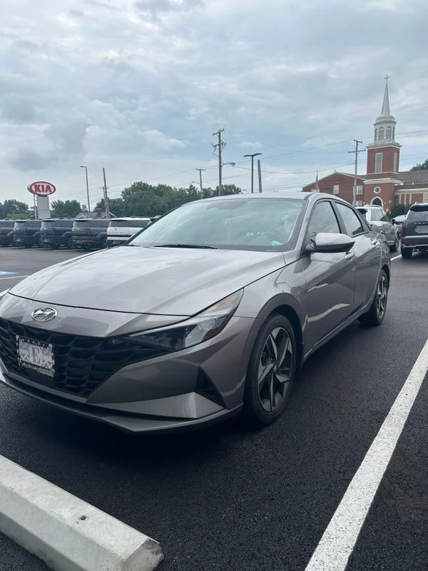 Used 2023 Silver Hyundai SEL image 3