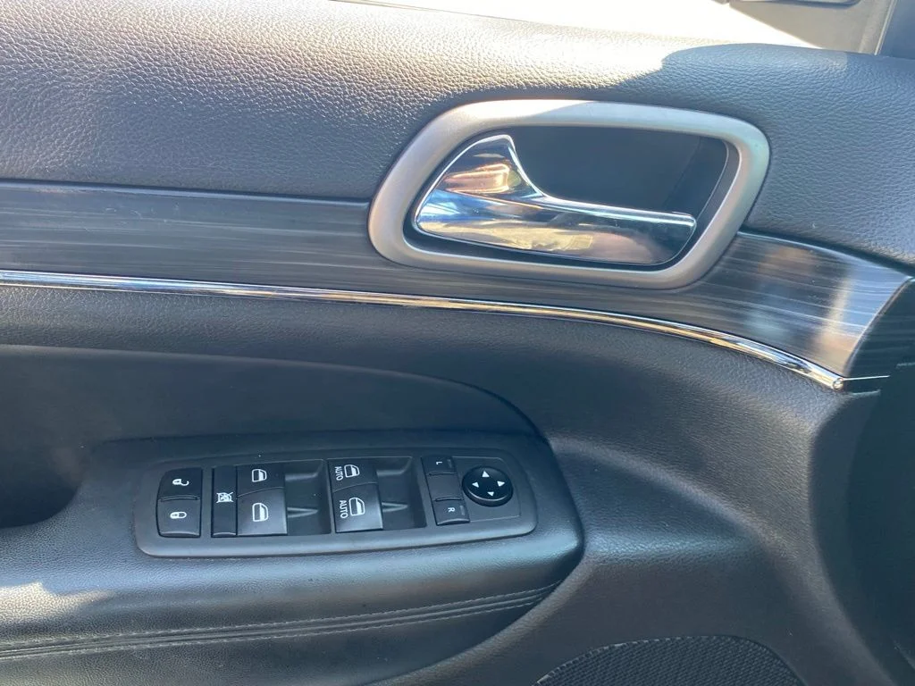 Used 2021 White Jeep Limited X image 22