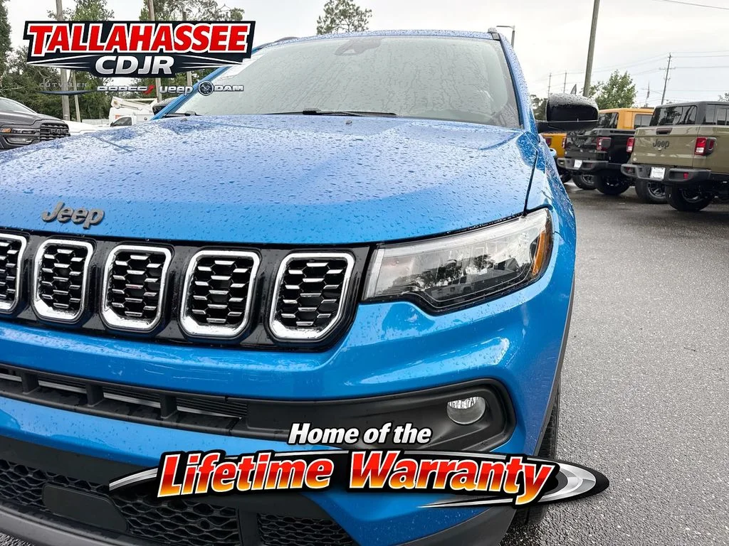 New 2026 Hydro Blue Pearl-Coat Exterior Paint Jeep Latitude image 11