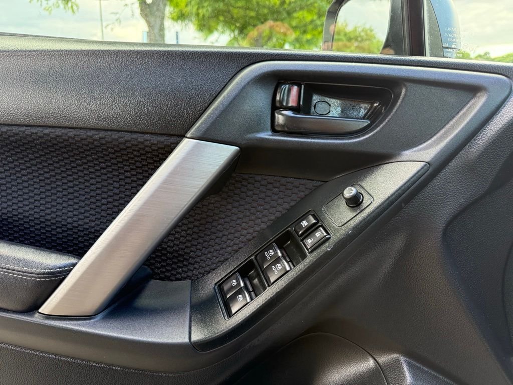 Used 2018 Black Subaru 2.5i image 18