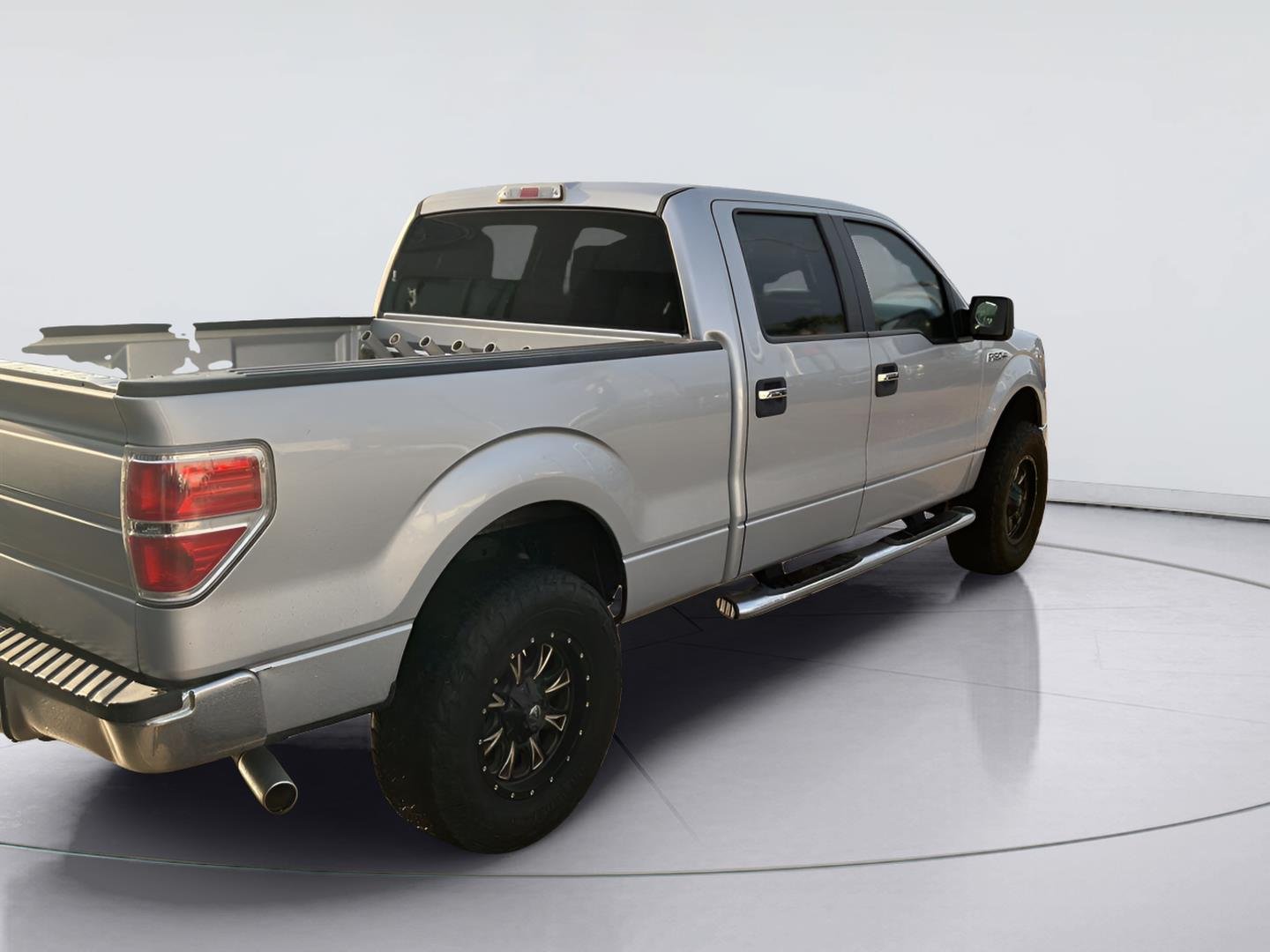 Used 2013 Ingot Silver Metallic Ford XLT image 4