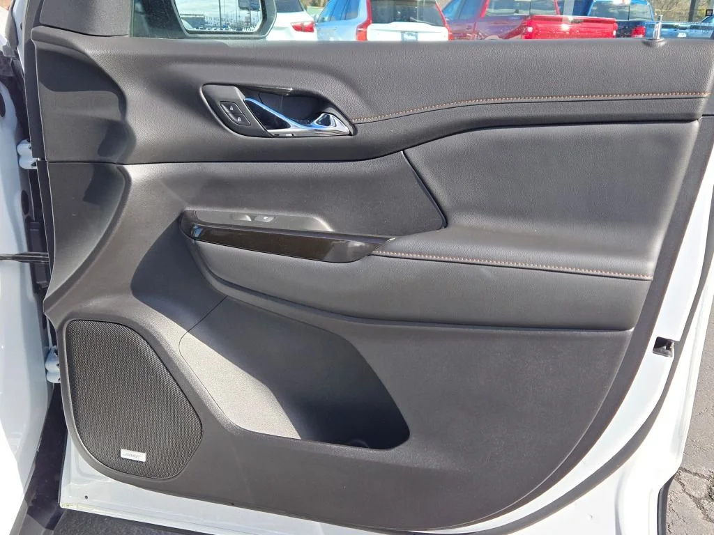 2023 GMC Acadia AT4 - Photo 8