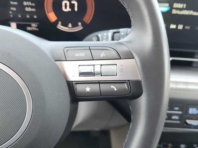 Used 2025 White Hyundai SEL image 29