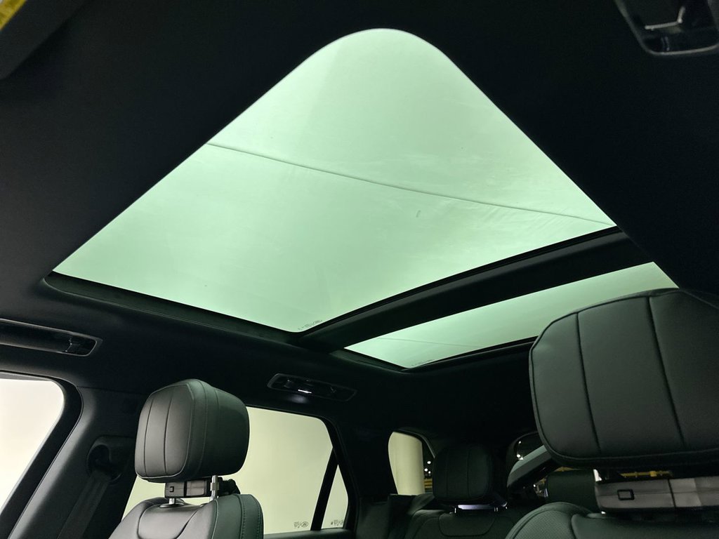 New 2027 Santorini Black Land Rover SE image 11