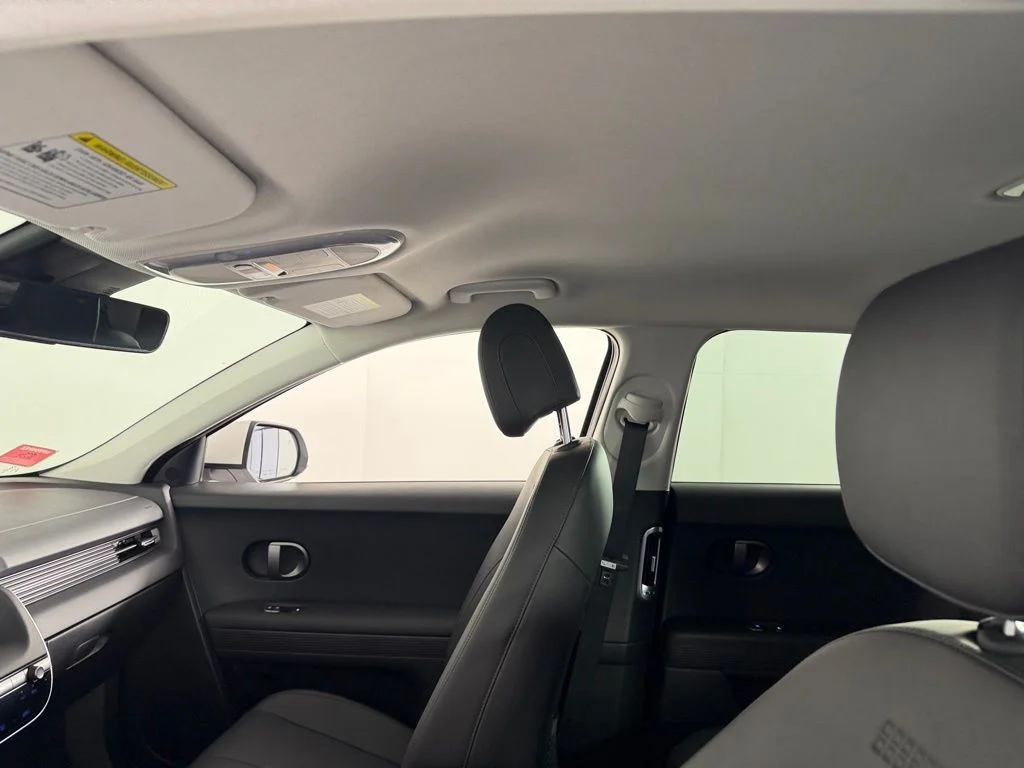 Used 2025 White Hyundai SEL image 24